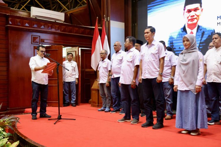 Nezar Patria Lantik M Nasir sebagai Ketua Kagama Aceh, Dorong Sinergi Alumni UGM untuk Aceh