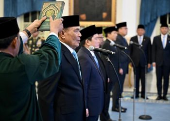 Prabowo Lantik Djamari Chaniago Jadi Menko Polkam dan Erick Thohir Jadi Menpora