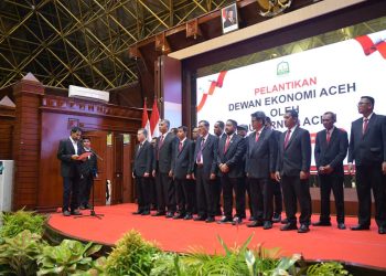 Dewan Ekonomi Aceh Resmi Dilantik, Mualem Dorong Sinergi Pemerintah dan Pakar untuk Majukan Daerah