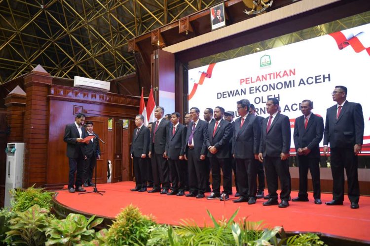 Dewan Ekonomi Aceh Resmi Dilantik, Mualem Dorong Sinergi Pemerintah dan Pakar untuk Majukan Daerah
