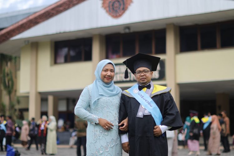 Dosen UTU Meulaboh Affandi Raih Gelar Doktor di UNS, Ungkap Akar Kemiskinan Desa di Aceh