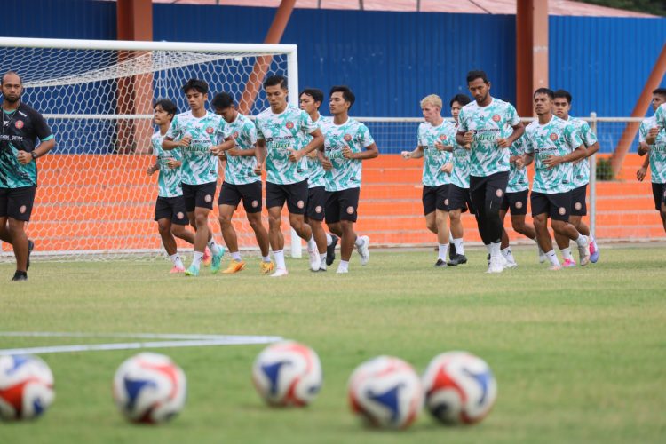 Pemain Persiraja Banda Aceh menjalani latihan persiapan laga lanjutan Pegadaian Championship 2025/26