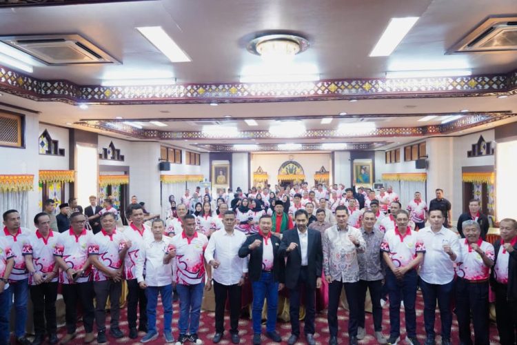 Pon Yaya Dampingi 44 Atlet Aceh Berlaga di PON Bela Diri Kudus, Mualem Beri Pesan Menyentuh