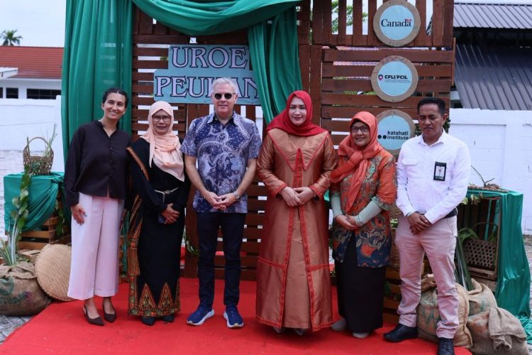 Dari Cendol Janeng hingga Tas Anyaman, Kreativitas Perempuan Aceh Olah Hasil Hutan Bukan Kayu Bersinar di Uroe Peukan