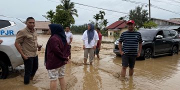 Ketua TP PKK Aceh dan Rombongan Terjebak Banjir Dua Hari di SPBU Simpang Seunuddon