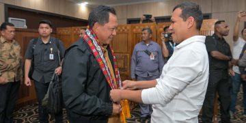Mendagri Tito Karnavian Tiba di Aceh, Disambut Wagub Fadhlullah untuk Terima Anugerah Adat Wali Nanggroe