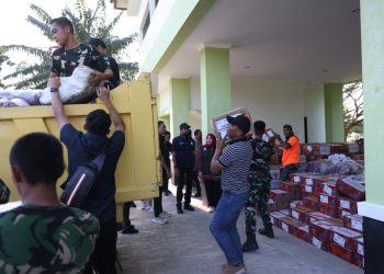 Mualem Pantau Distribusi Bantuan di Aceh Utara, Minta Helikopter untuk Jangkau Daerah Terisolasi
