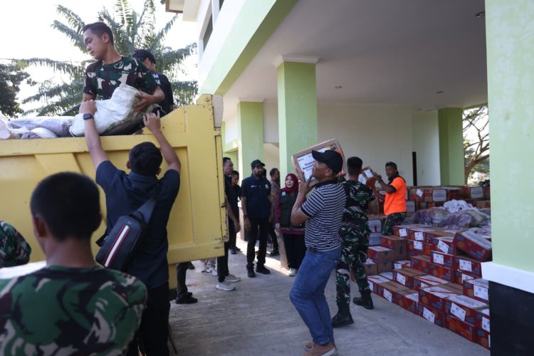 Mualem Pantau Distribusi Bantuan di Aceh Utara, Minta Helikopter untuk Jangkau Daerah Terisolasi