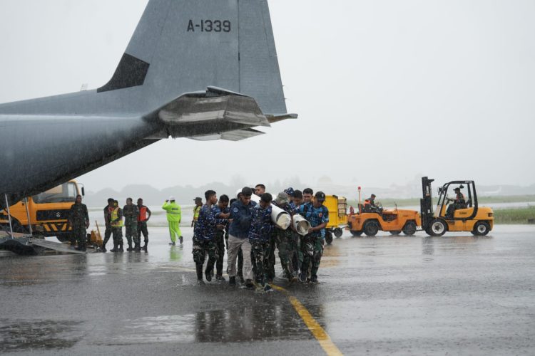Pesawat Hercules TNI AU Mendarat di Aceh Bawa Material Tower Usai Banjir, Pemulihan Jaringan Dipacu