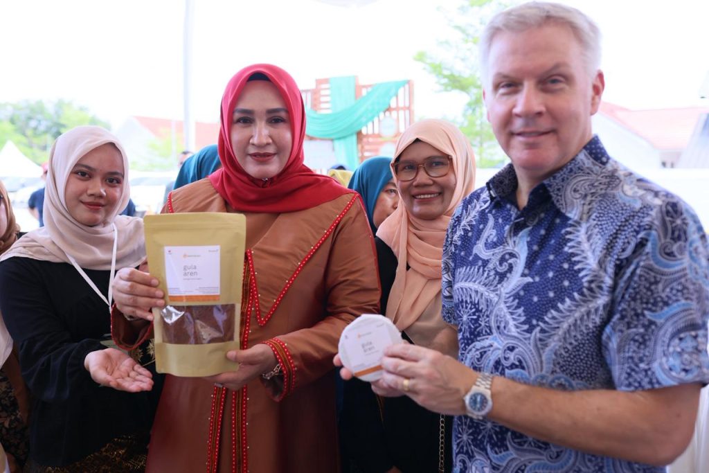 Dari Cendol Janeng hingga Tas Anyaman, Kreativitas Perempuan Aceh Olah Hasil Hutan Bukan Kayu Bersinar di Uroe Peukan
