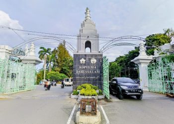 Paradoks Darussalam: Demokrasi yang Bising di Luar, tapi Bisu di Kampus