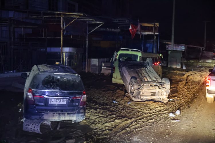Banjir Aceh Tamiang Parah, Mualem Datang Tengah Malam Antar Bantuan