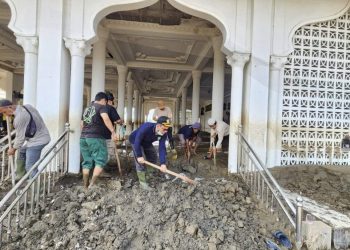 Kemenag Aceh Kerahkan Relawan Bersihkan Masjid dan Madrasah Terdampak Banjir