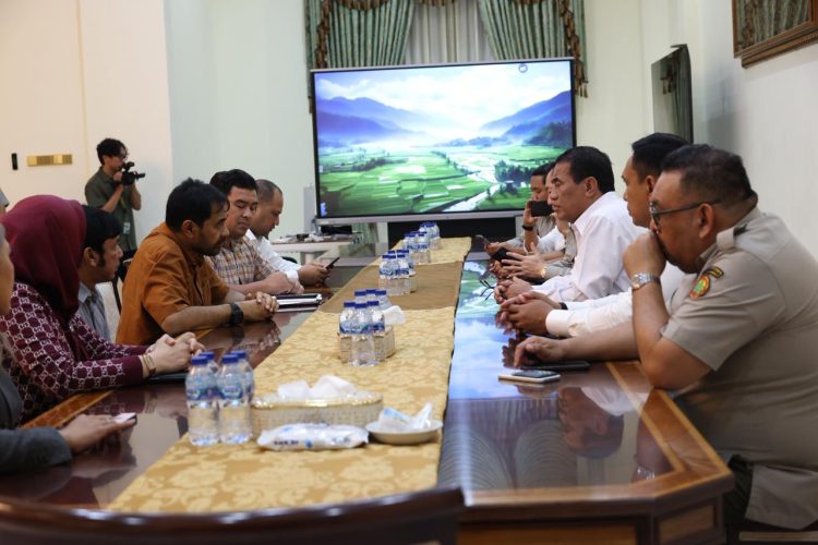 Mentan Amran Janji Pulihkan Sawah Terdampak Banjir di Aceh ke Gubernur Mualem