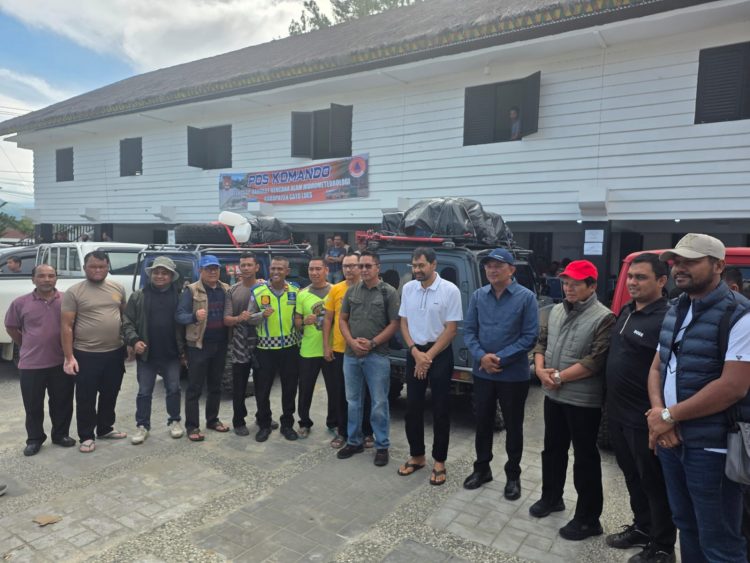 Mualem Lepas Mobil Offroad Bawa Sembako Korban Bencana ke Gayo Lues