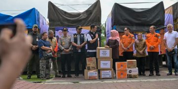 Gubernur Jatim Khofifah Serahkan Bantuan Rp 3,8 Miliar untuk Aceh, Tinjau Lokasi Bencana Hidrometeorologi