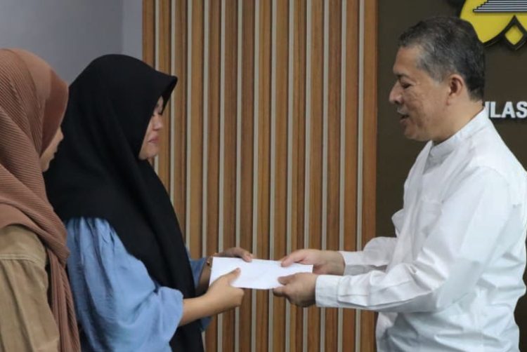 USK Beri Beasiswa Penuh dan Bebaskan UKT untuk Lisma, Mahasiswi Korban Banjir Aceh Tamiang