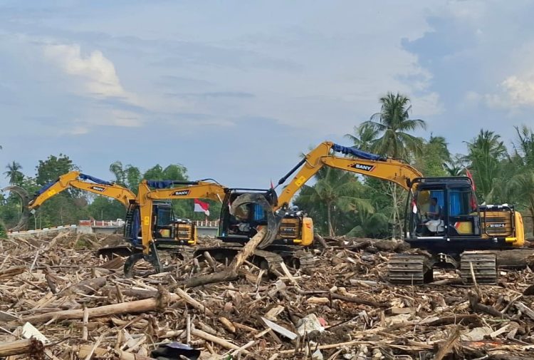 Tiga Ekskavator Presiden Dikerahkan, Pemulihan Pascabanjir Pidie Jaya Dipercepat
