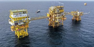 Harga Minyak Mentah Indonesia Tertekan di Tengah Kelebihan Pasokan Dunia