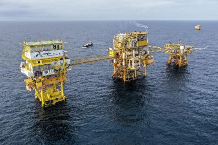 Harga Minyak Mentah Indonesia Tertekan di Tengah Kelebihan Pasokan Dunia