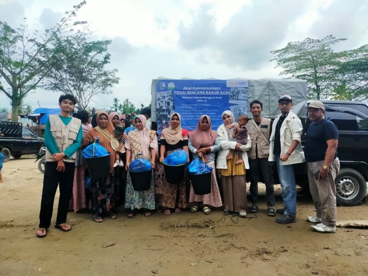 CPMH UGM dan GEN-A Salurkan Dignity Kit untuk Penyintas Bencana di Aceh