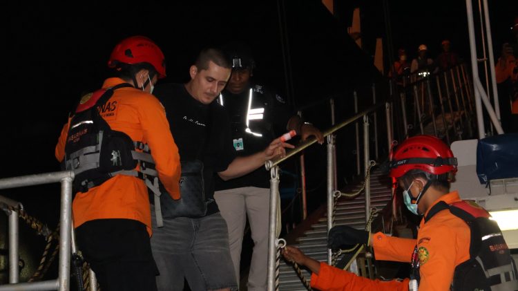 Basarnas Evakuasi ABK WNA Rusia dari Kapal MT Unity