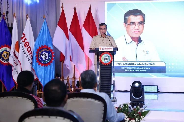 Hadapi Disrupsi AI, Menaker Yassierli Ajak Serikat Pekerja Perkuat Upskilling dan Reskilling