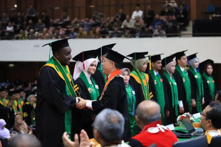Hari ke-7 Ramadhan, USK Wisuda 1.683 Lulusan, 434 Cum Laude dan Ada Mahasiswa Asal Gambia