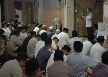 Mendagri Tito Turun ke Lokasi Banjir di Aceh Tamiang, Buka Puasa hingga Tarawih Bersama Warga