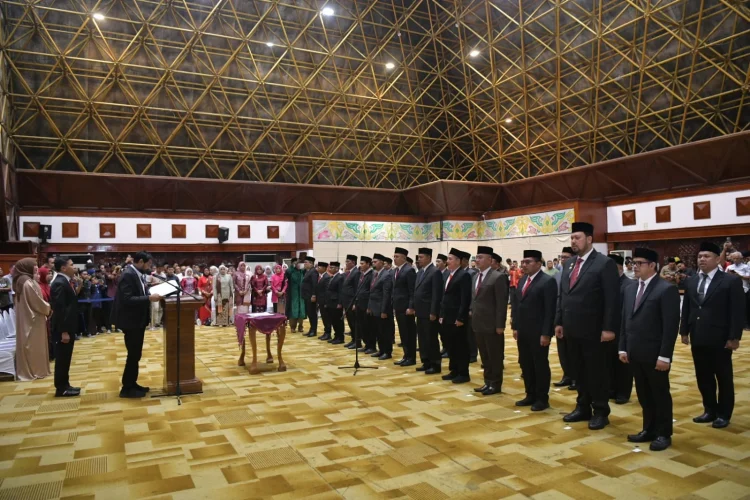 Ini Daftar 25 Pejabat Pemerintah Aceh yang Dilantik Mualem pada Malam Ramadhan