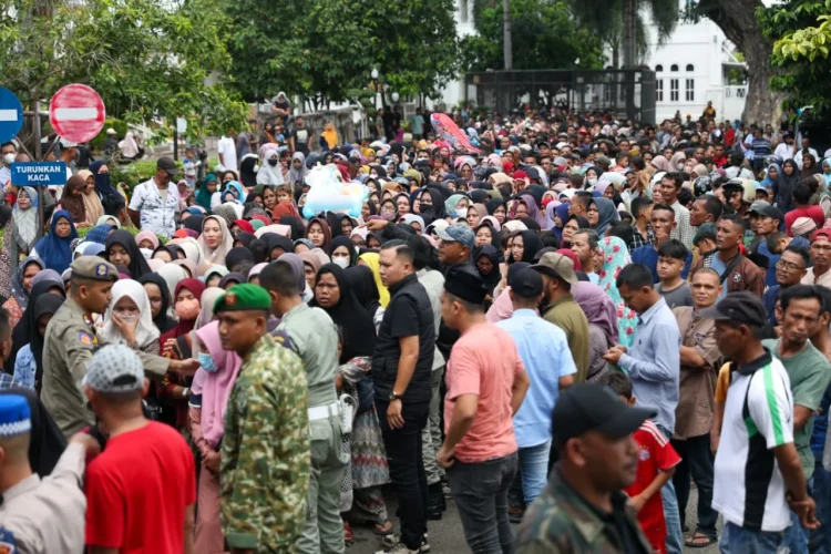Cerita Warga Aceh Usai Terima THR dari Mualem