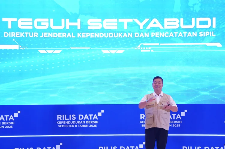 Penduduk Indonesia Tembus 288 Juta Jiwa pada Akhir 2025