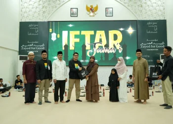 ITF UIN Ar-Raniry Salurkan 100 Paket Sembako untuk Duafa dan Petugas Kebersihan Jelang Idul Fitri