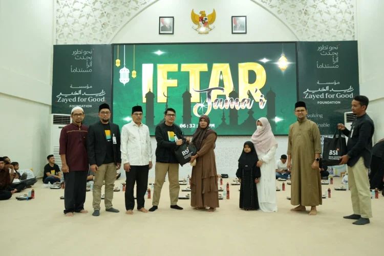 ITF UIN Ar-Raniry Salurkan 100 Paket Sembako untuk Duafa dan Petugas Kebersihan Jelang Idul Fitri