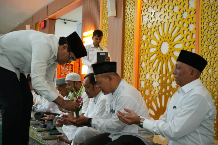 26 Jamaah Calon Haji UIN Ar-Raniry Dilepas dengan Peusijuek, Ini Pesan Rektor