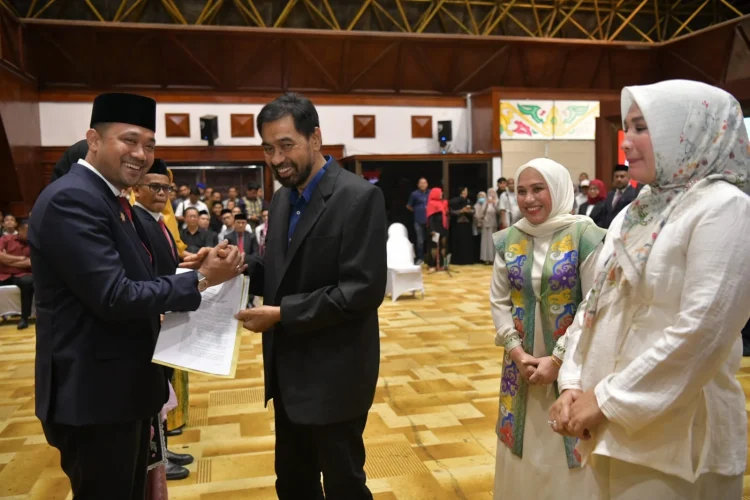 Mualem Lantik 3 Kepala SKPA, Gamal Abdul Nasir Jabat Kepala Biro Umum Setda Aceh