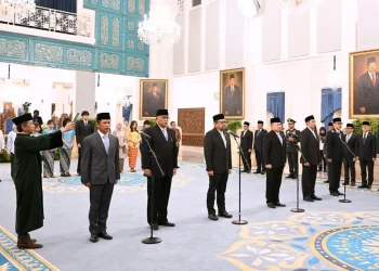 Prabowo Lantik 7 Pejabat Baru, Ini Daftar Lengkap dari Menteri hingga Kepala Badan