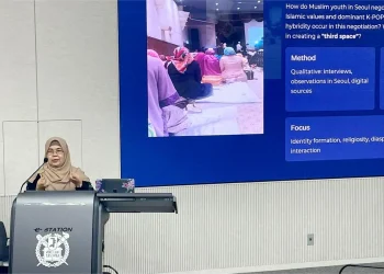 Prof Eka Srimulyani kuliah tamu di Seoul National University, Korea Selatan, membahas riset generasi muda Muslim dan pengaruh budaya K-Pop.