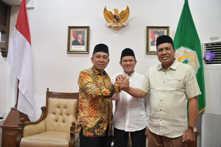 Wagub Aceh Fadhlullah Mediasi Konflik, Bupati-Wabup Pidie Jaya Akhirnya Damai dan Berangkulan