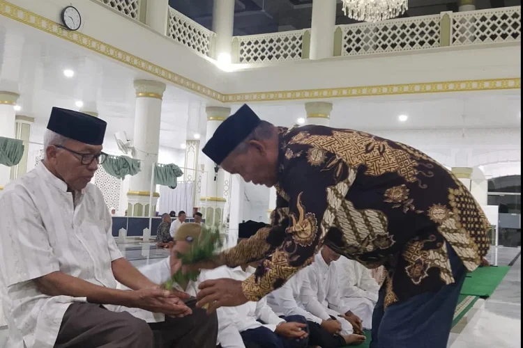 Imeum Mukim Tungkop Peusijuek 48 Calon Jamaah Haji
