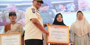 Kaposwil PRR Aceh Safrizal ZA Dampingi Mendagri dan Menko PMK Serahkan Bantuan di Aceh Tamiang