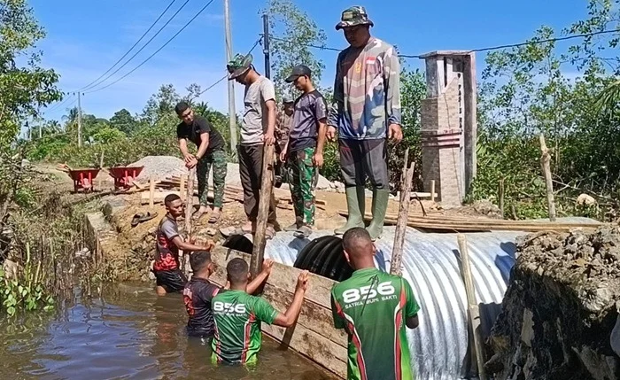 Dukung Infrastruktur Daerah, TNI Bangun Dua Jembatan di Pasiraja