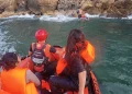 Dihantam Angin Kencang, Boat Wisata Terbalik di Perairan Ujong Pancu