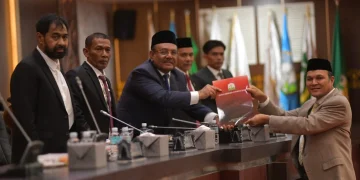 Gubernur Aceh Hadiri Paripurna DPRA, Terima Rekomendasi LKPJ 2025