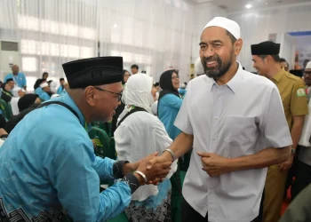 Mualem Lepas Kloter Pertama Jemaah Haji Aceh, Pesan Jaga Kesehatan dan Bersihkan Hati
