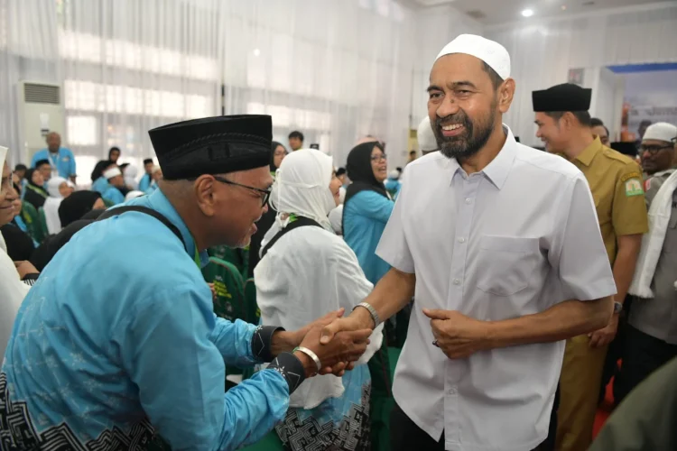 Mualem Lepas Kloter Perdana Jemaah Haji Aceh, Pesan Jaga Kesehatan dan Bersihkan Hati