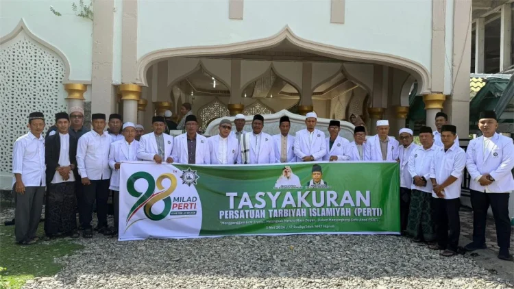 Tasyakuran Milad ke-98, PERTI Abdya Ziarahi Makam Para Ulama