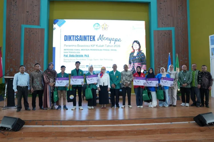 Wamendiktisaintek Stella Christie Motivasi Mahasiswa Penerima KIP Kuliah di USK