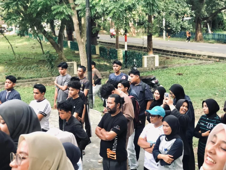 Menggunting dalam Lipatan