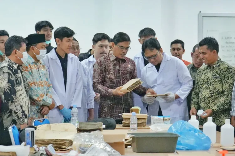 PNRI dan UIN Ar-Raniry Restorasi 130 Naskah Kuno Aceh Terdampak Banjir